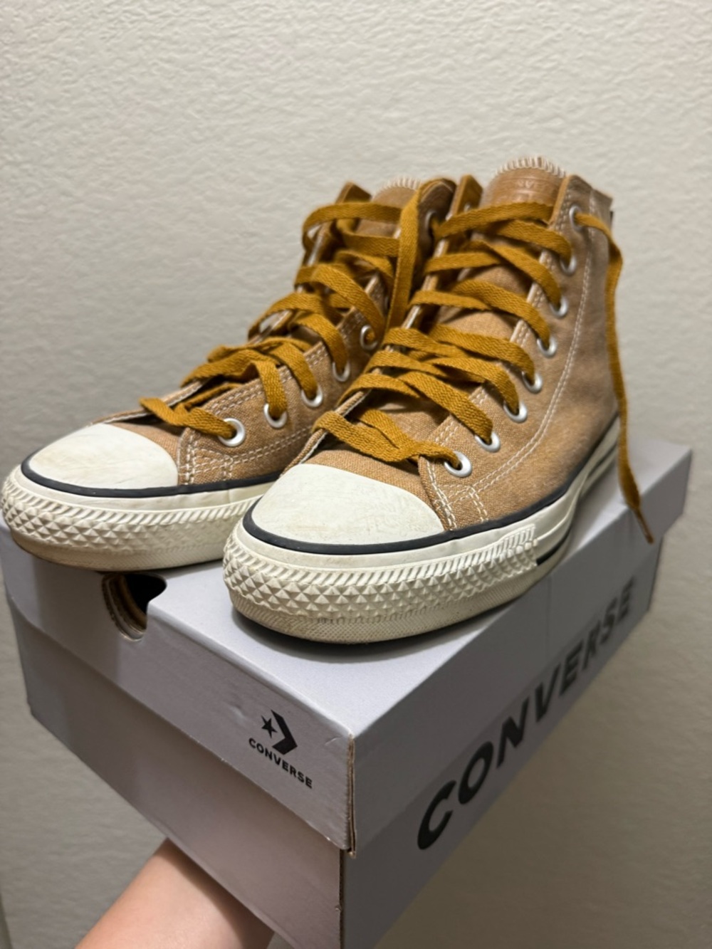 Converse Cons High Top Sneakers in brown / Tan. 8 Mens/ 10 Womens. 26,5cms